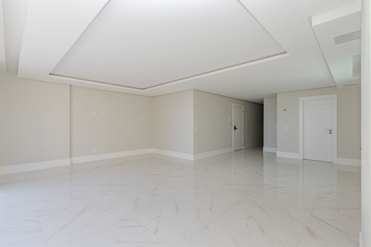 Apartamento à venda no Pioneiros: 