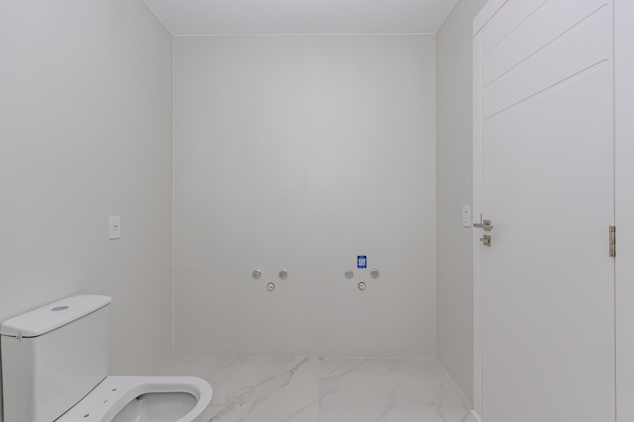 Apartamento à venda no Pioneiros: 