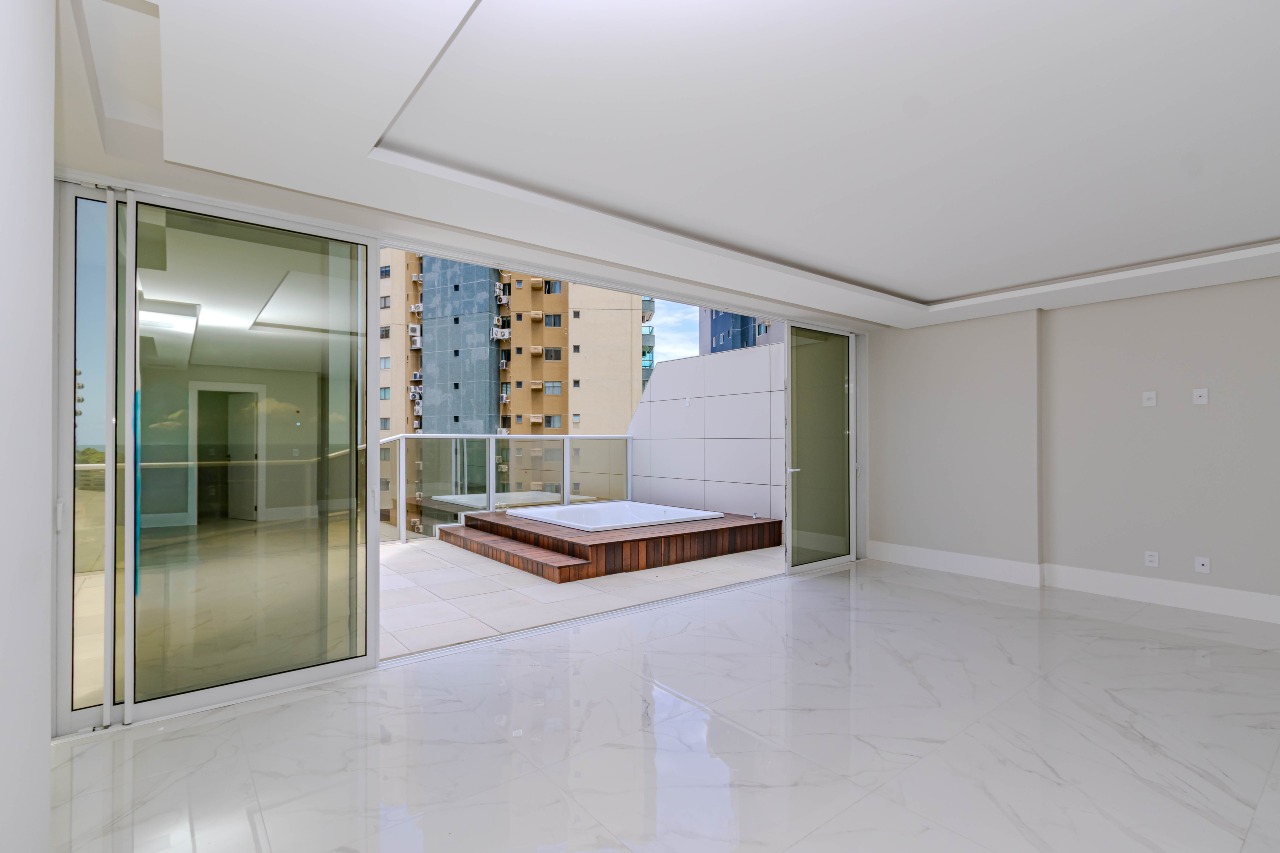 Apartamento à venda no Pioneiros: 