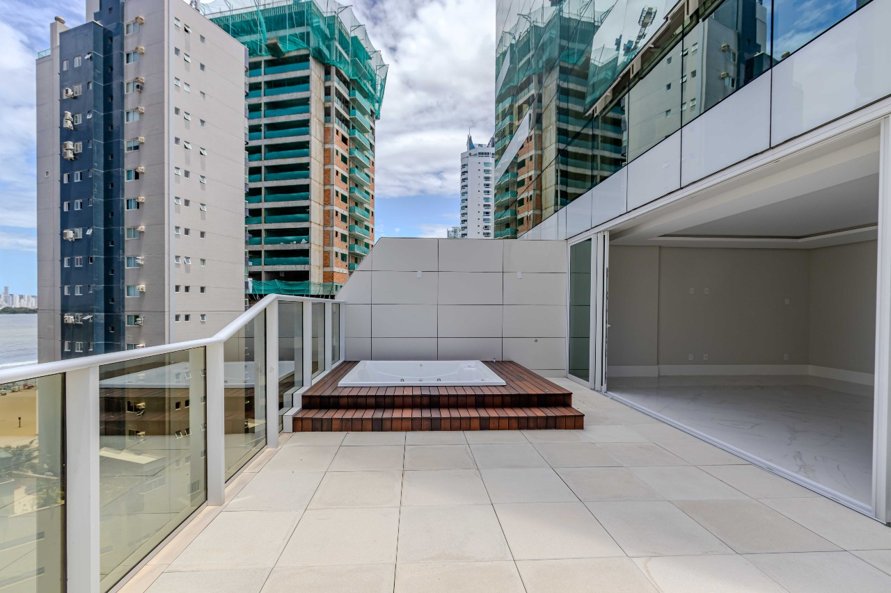 Apartamento à venda no Pioneiros: 