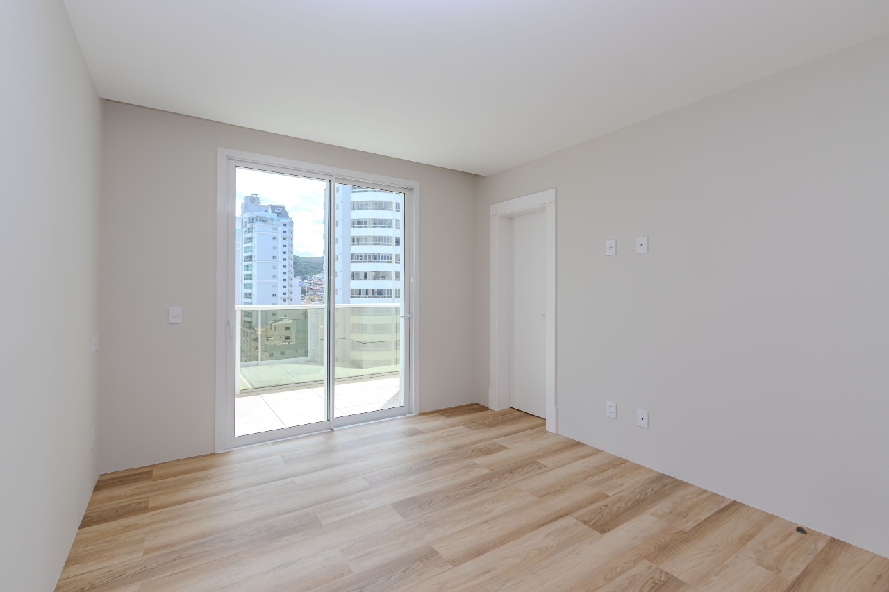 Apartamento à venda no Pioneiros: 