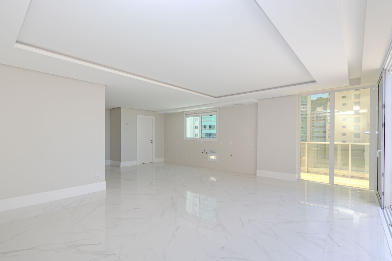 Apartamento à venda no Pioneiros: 