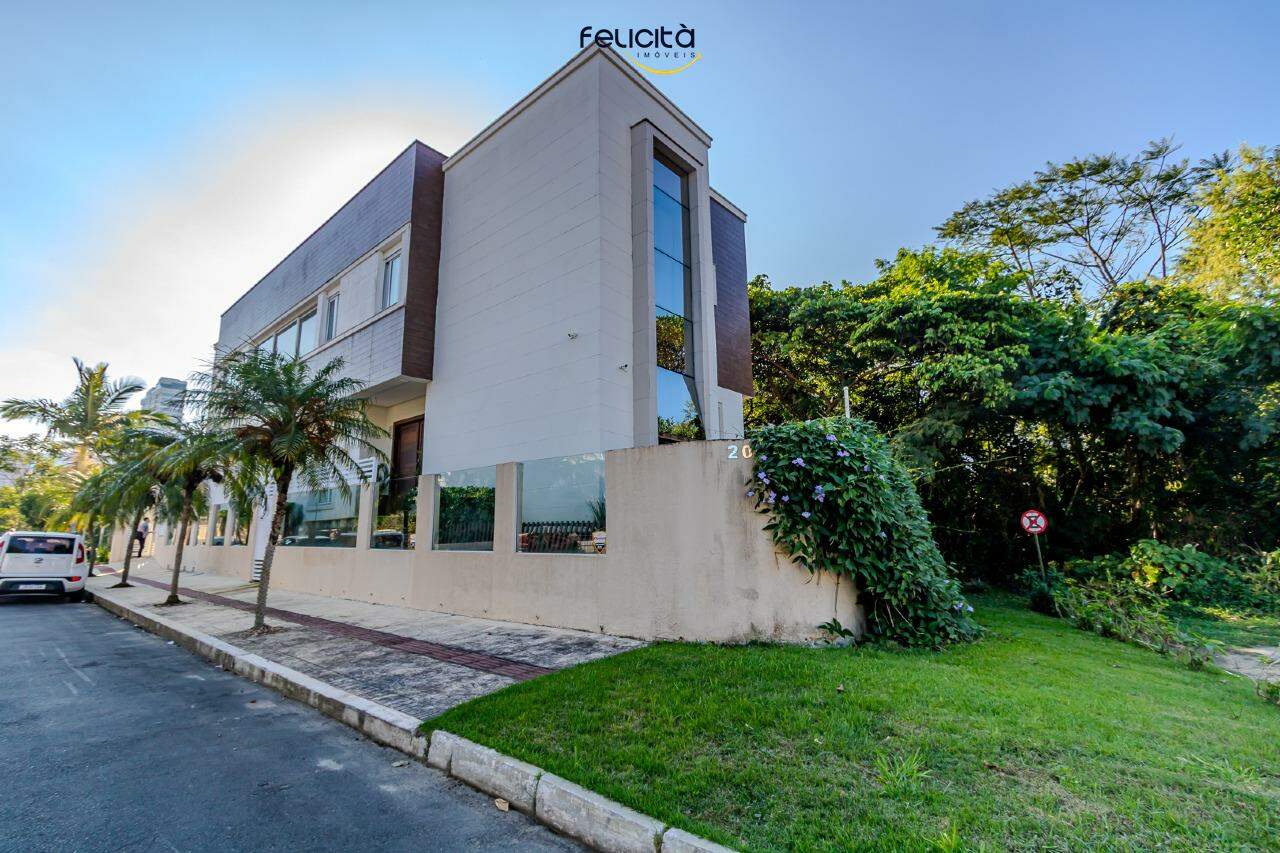 Casa de 4 quartos, 354m² no bairro Praia dos Amores, em Balneário Camboriú | Eu Corretor