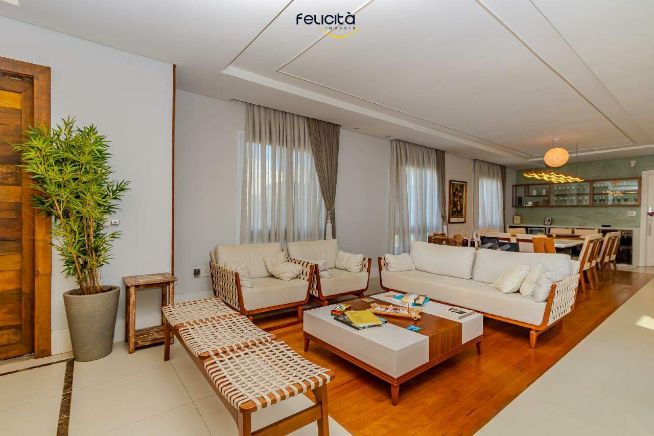 Casa de 4 quartos, 354m² no bairro Praia dos Amores, em Balneário Camboriú | Eu Corretor