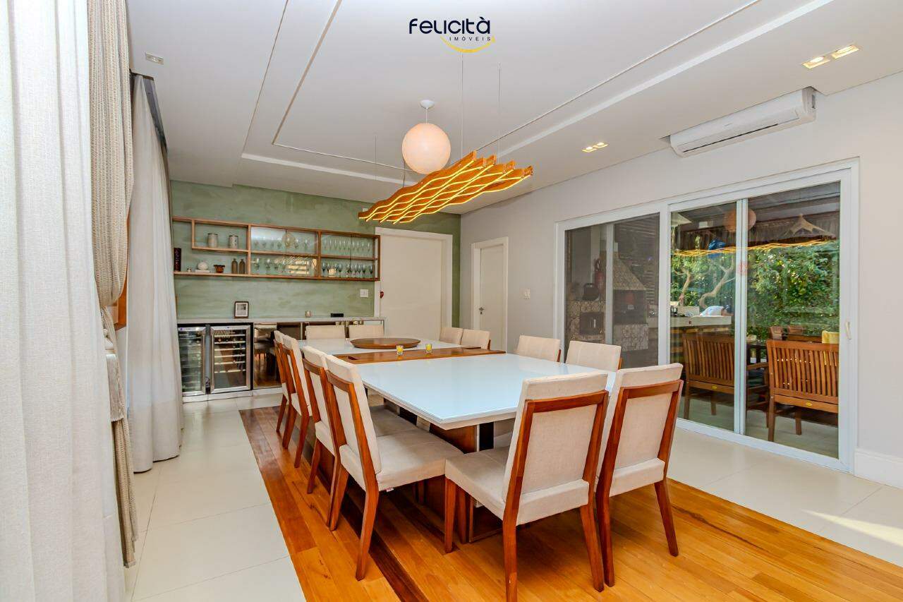 Casa de 4 quartos, 354m² no bairro Praia dos Amores, em Balneário Camboriú | Eu Corretor