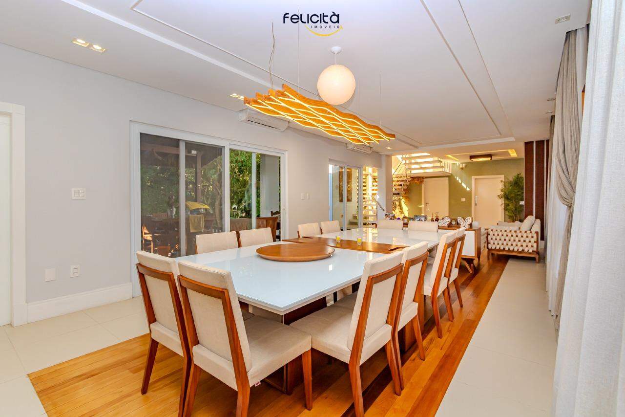 Casa de 4 quartos, 354m² no bairro Praia dos Amores, em Balneário Camboriú | Eu Corretor