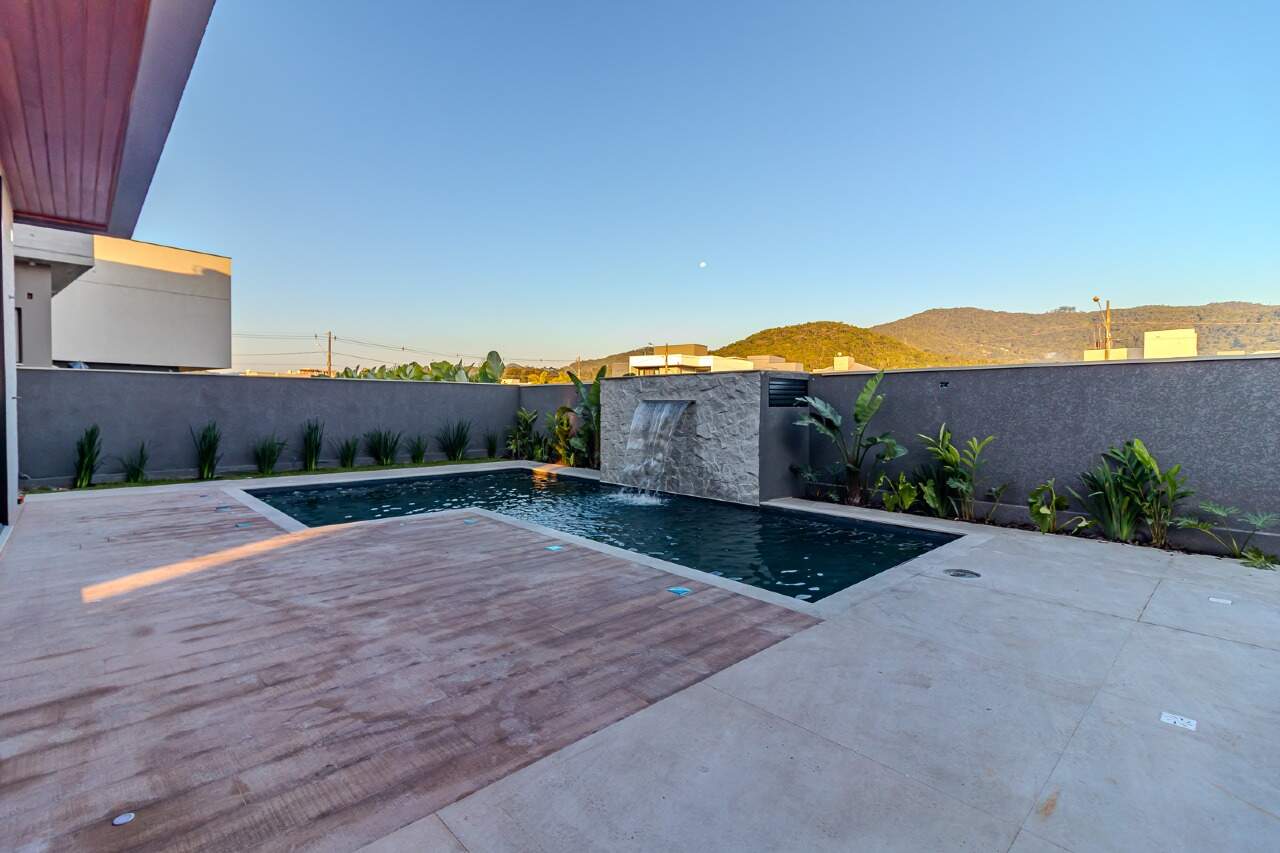 Casa de Condomínio de 5 quartos, 365m² no bairro Santa Regina, em Camboriú | Eu Corretor
