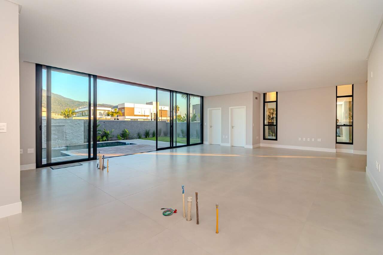 Casa de Condomínio de 5 quartos, 365m² no bairro Santa Regina, em Camboriú | Eu Corretor