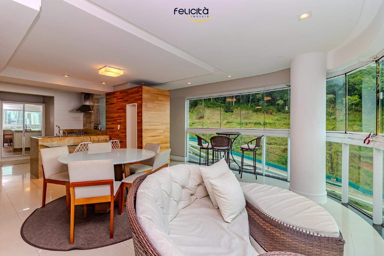 Apartamento de 3 quartos, 118m² no bairro Pioneiros, em Balneário Camboriú | Eu Corretor