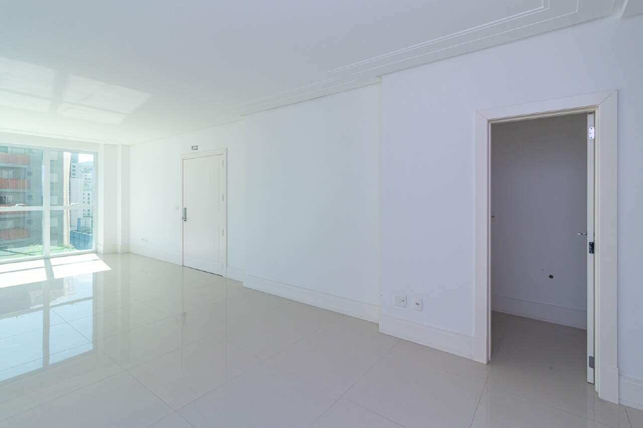 Apartamento de 3 quartos, 162m² no bairro Centro, em Balneário Camboriú | Eu Corretor