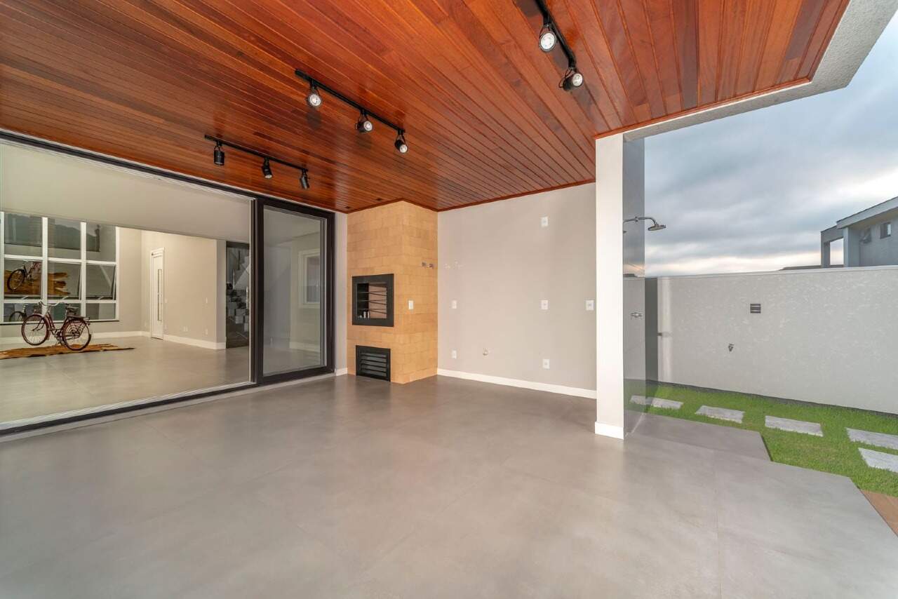 Casa de Condomínio de 3 quartos, 270m² no bairro Santa Regina, em Camboriú | Eu Corretor