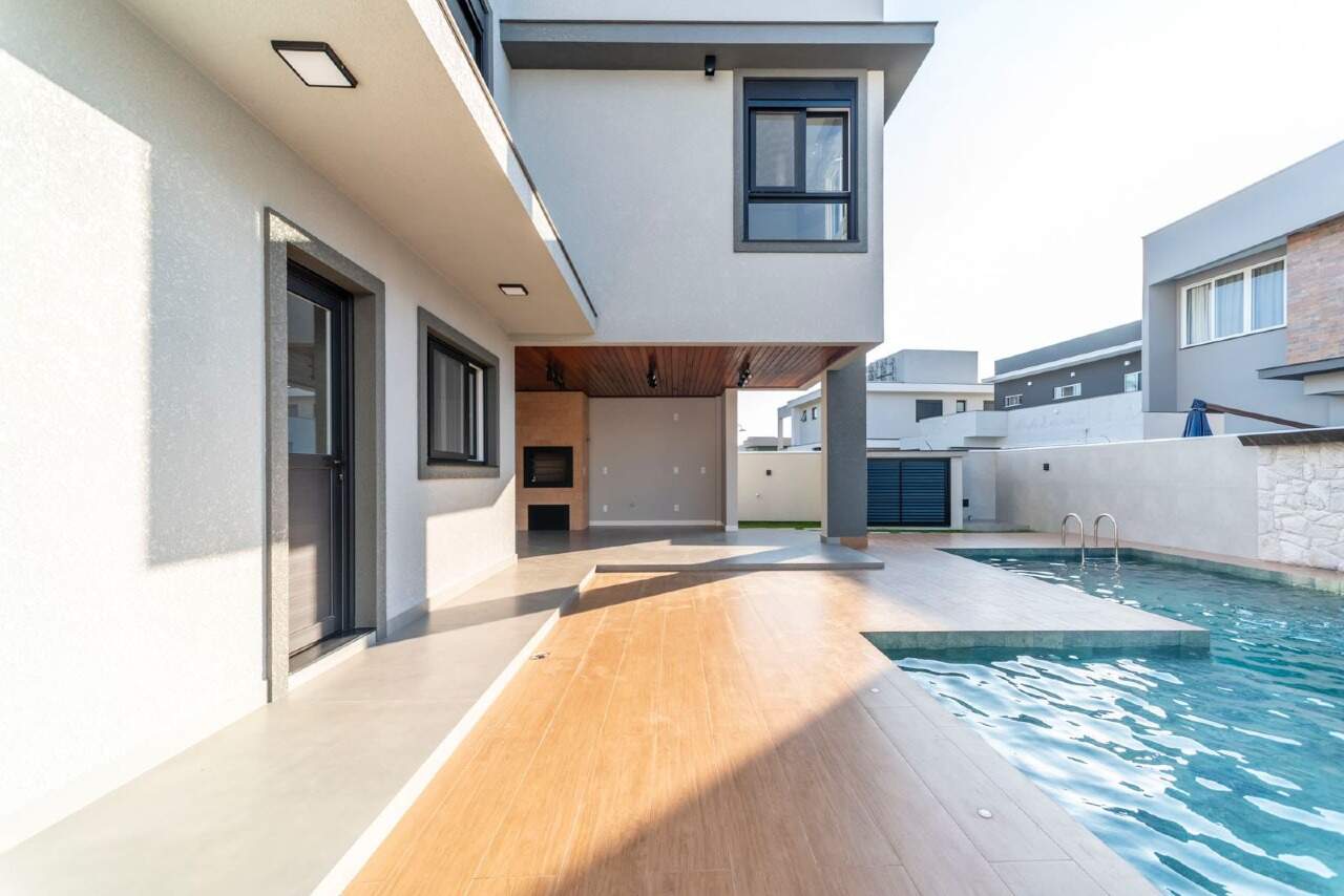Casa de Condomínio de 3 quartos, 270m² no bairro Santa Regina, em Camboriú | Eu Corretor