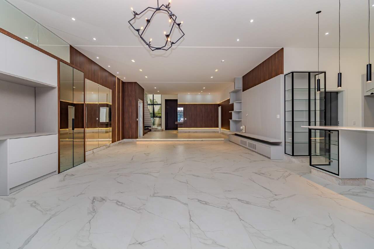 Casa de Condomínio de 5 quartos, 640m² no bairro Centro, em Camboriú | Eu Corretor