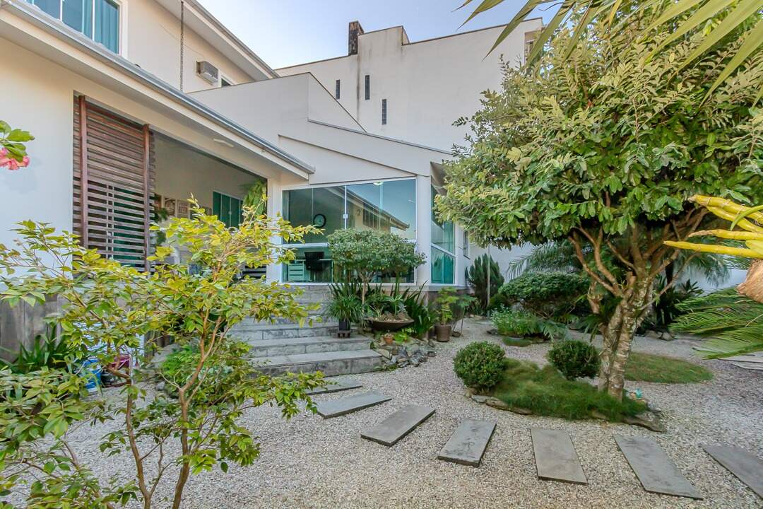 Casa de 3 quartos, 270m² no bairro Ariribá, em Balneário Camboriú | Eu Corretor