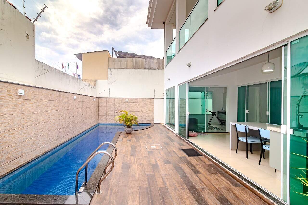 Casa de 4 quartos, 284m² no bairro Centro, em Balneário Camboriú | Eu Corretor