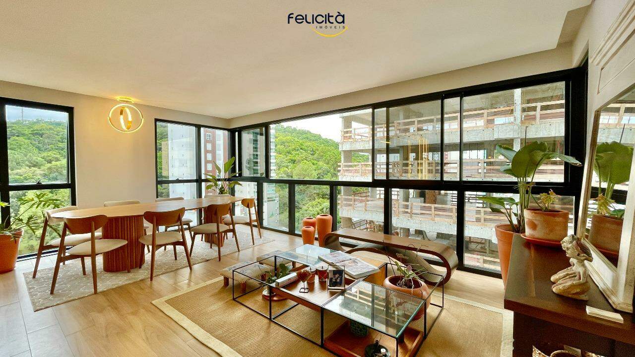 Apartamento de 3 quartos, 137m² no bairro Pioneiros, em Balneário Camboriú | Eu Corretor
