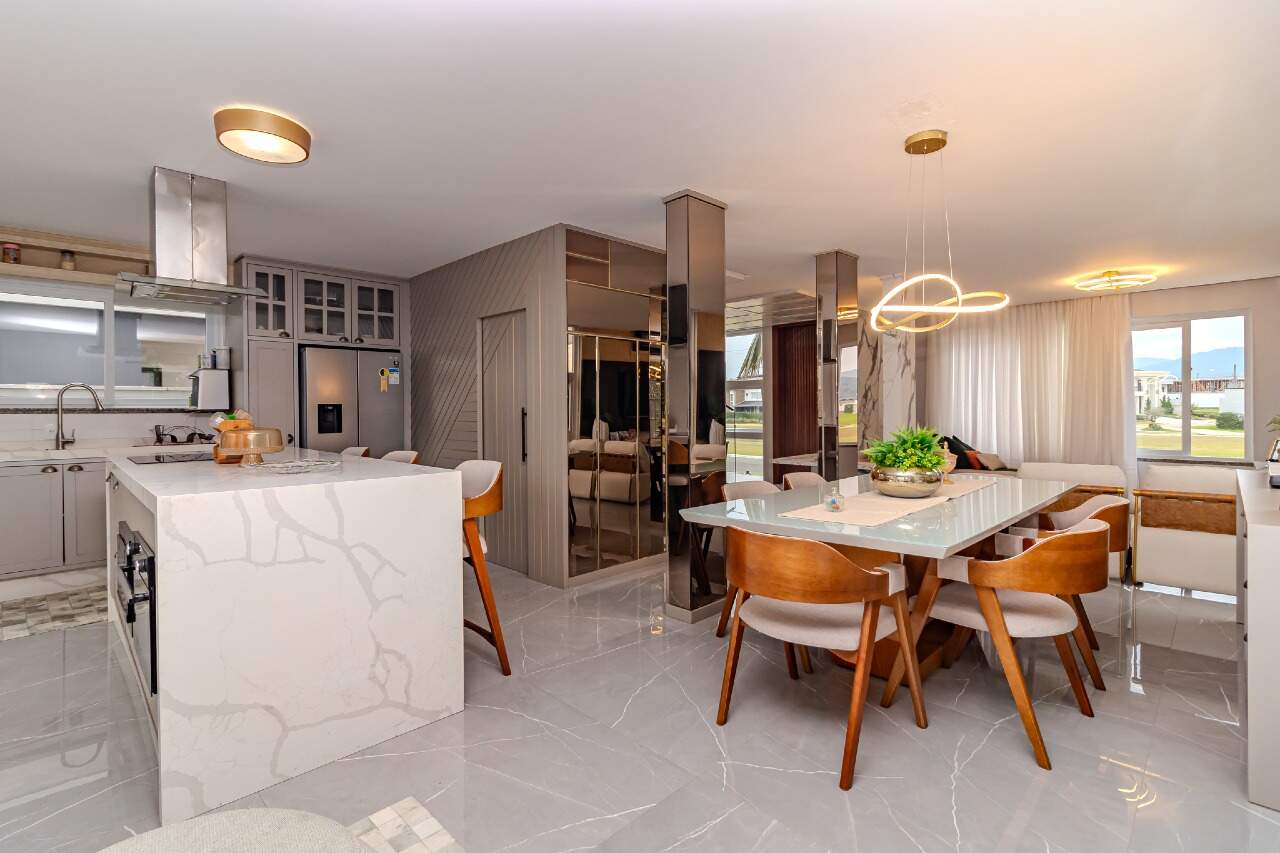 Casa de Condomínio de 3 quartos, 620m² no bairro Santa Regina, em Camboriú | Eu Corretor