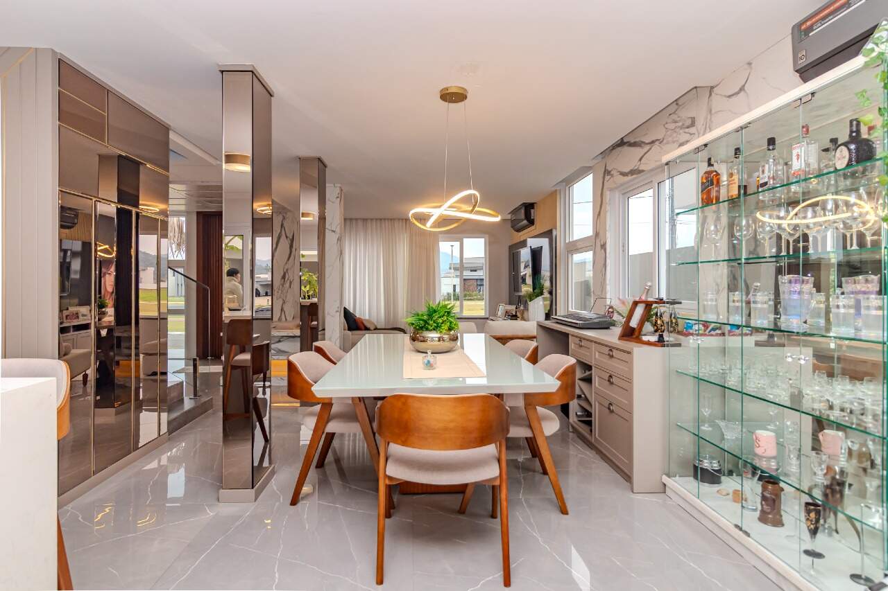 Casa de Condomínio de 3 quartos, 620m² no bairro Santa Regina, em Camboriú | Eu Corretor