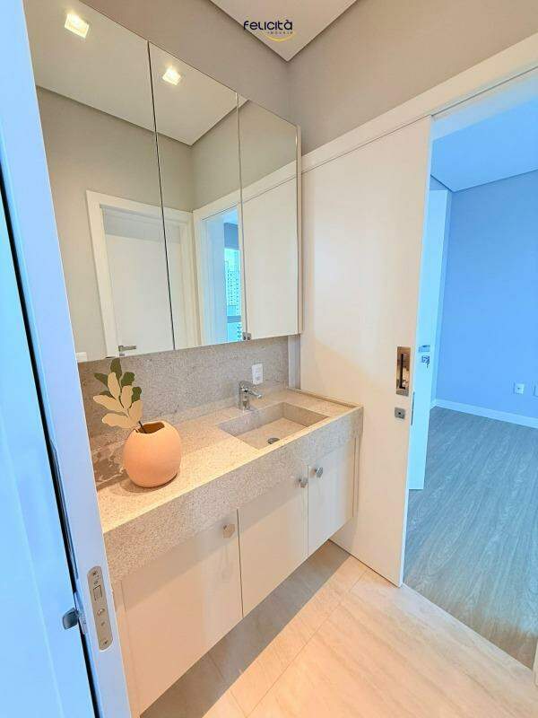 Apartamento de 4 quartos, 144m² no bairro Centro, em Balneário Camboriú | Eu Corretor