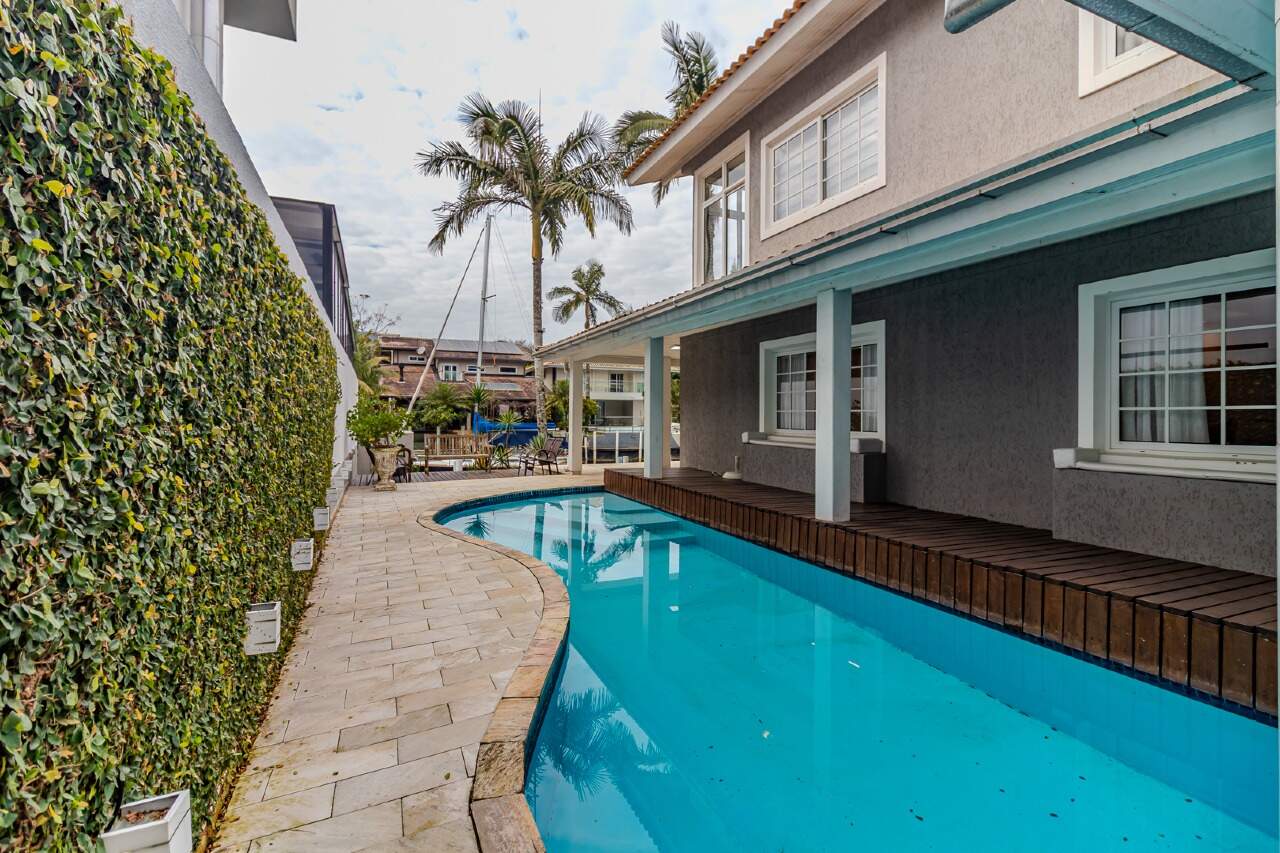 Casa de Condomínio de 3 quartos, 220m² no bairro Barra, em Balneário Camboriú | Eu Corretor
