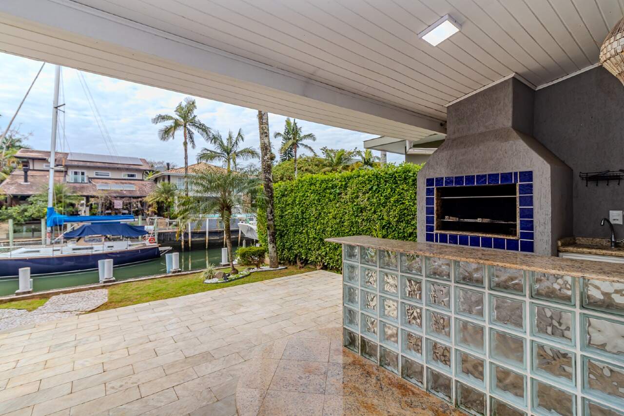 Casa de Condomínio de 3 quartos, 220m² no bairro Barra, em Balneário Camboriú | Eu Corretor
