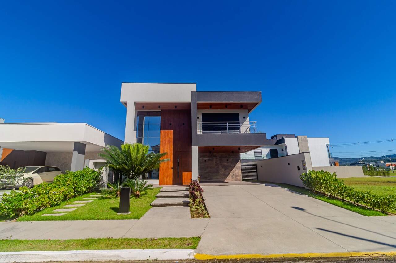 Casa de Condomínio de 4 quartos, 378m² no bairro Santa Regina, em Camboriú | Eu Corretor