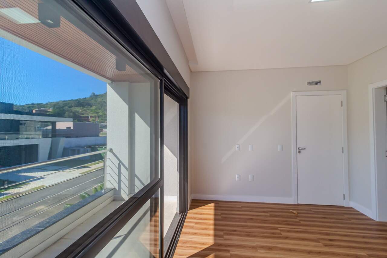 Casa de Condomínio de 4 quartos, 378m² no bairro Santa Regina, em Camboriú | Eu Corretor