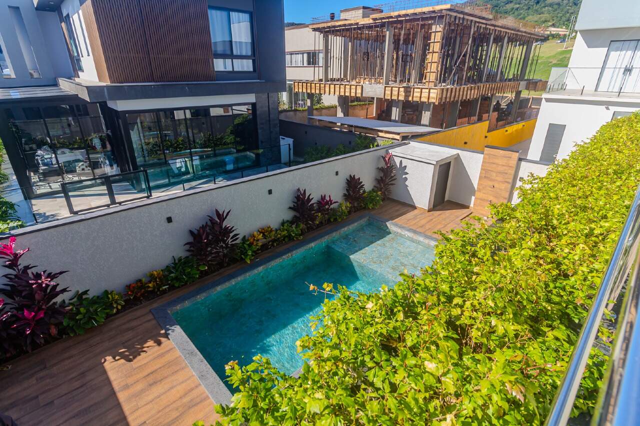 Casa de Condomínio de 4 quartos, 378m² no bairro Santa Regina, em Camboriú | Eu Corretor