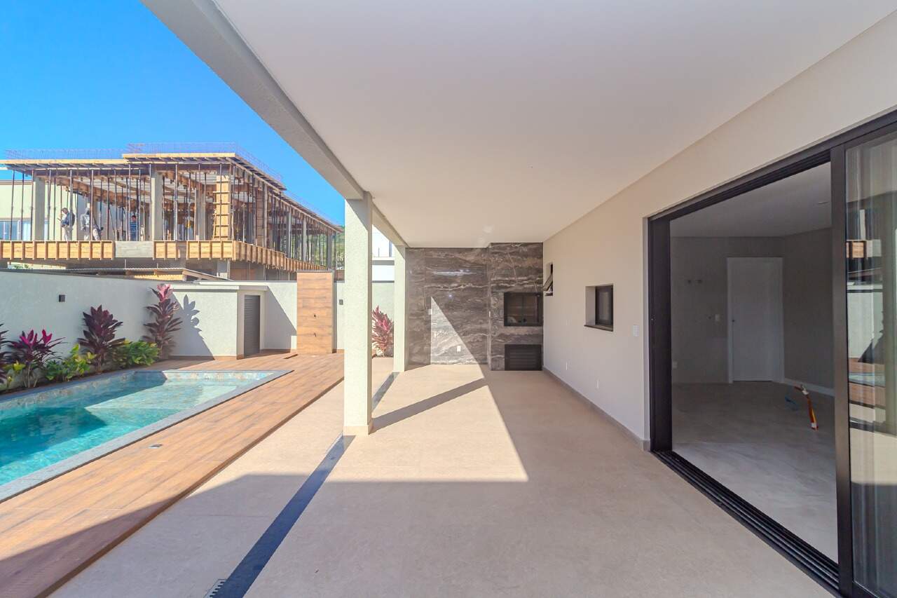 Casa de Condomínio de 4 quartos, 378m² no bairro Santa Regina, em Camboriú | Eu Corretor