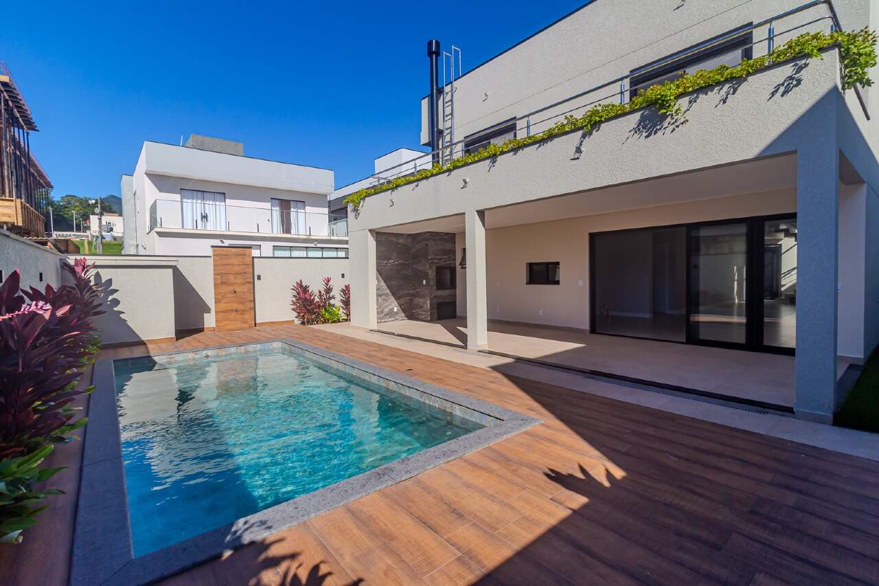 Casa de Condomínio de 4 quartos, 378m² no bairro Santa Regina, em Camboriú | Eu Corretor