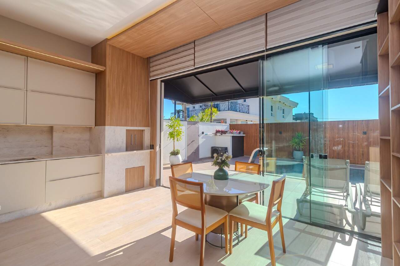 Casa de Condomínio de 4 quartos, 280m² no bairro Santa Regina, em Camboriú | Eu Corretor