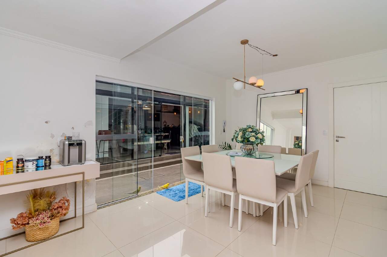 Casa de Condomínio de 3 quartos, 480m² no bairro Estados, em Balneário Camboriú | Eu Corretor