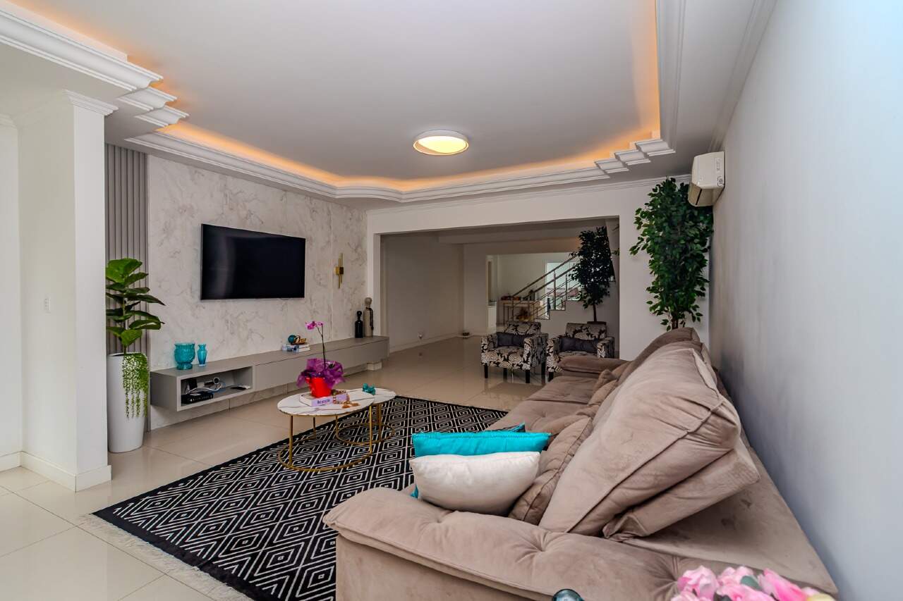 Casa de Condomínio de 3 quartos, 480m² no bairro Estados, em Balneário Camboriú | Eu Corretor