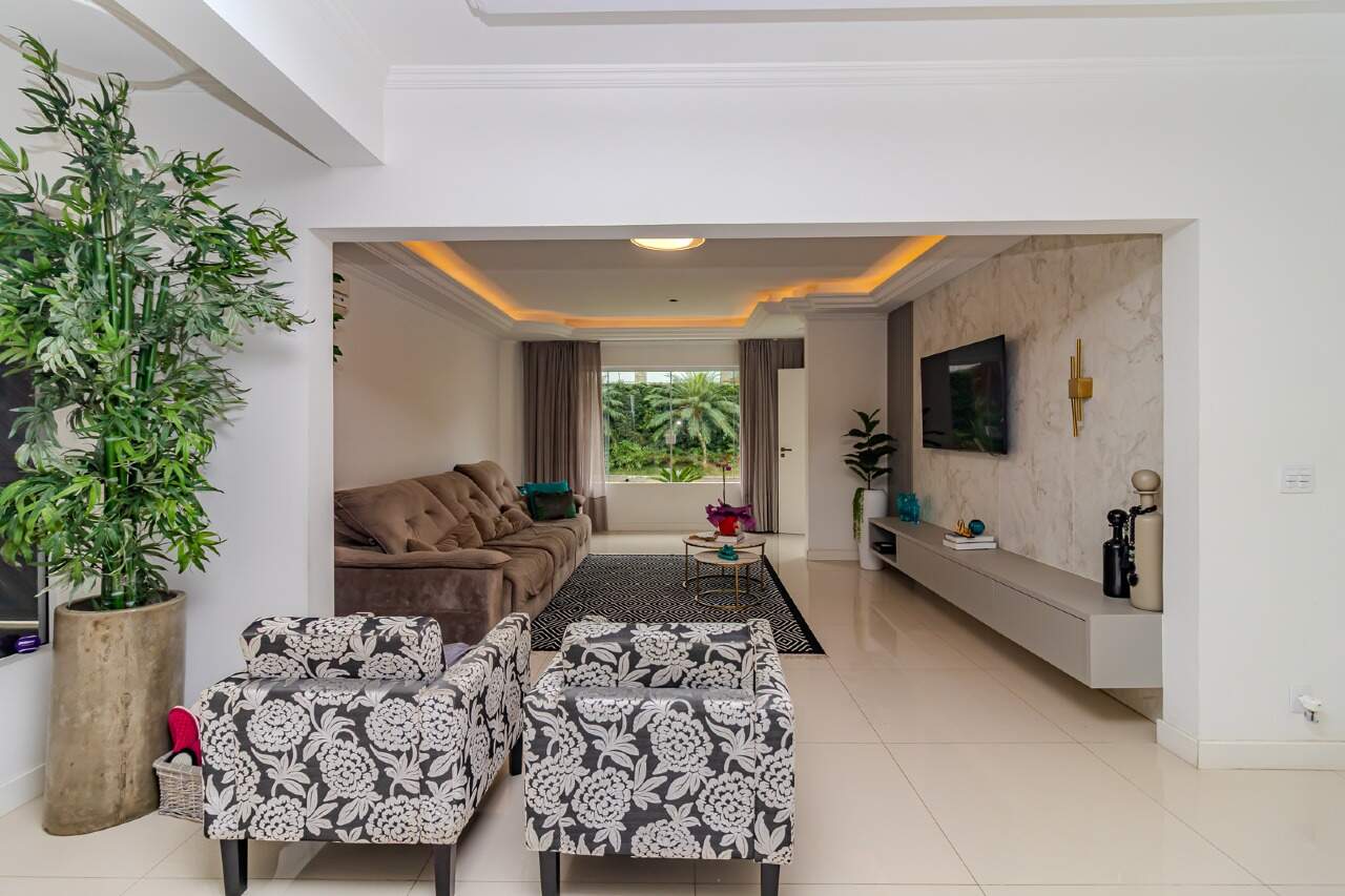 Casa de Condomínio de 3 quartos, 480m² no bairro Estados, em Balneário Camboriú | Eu Corretor