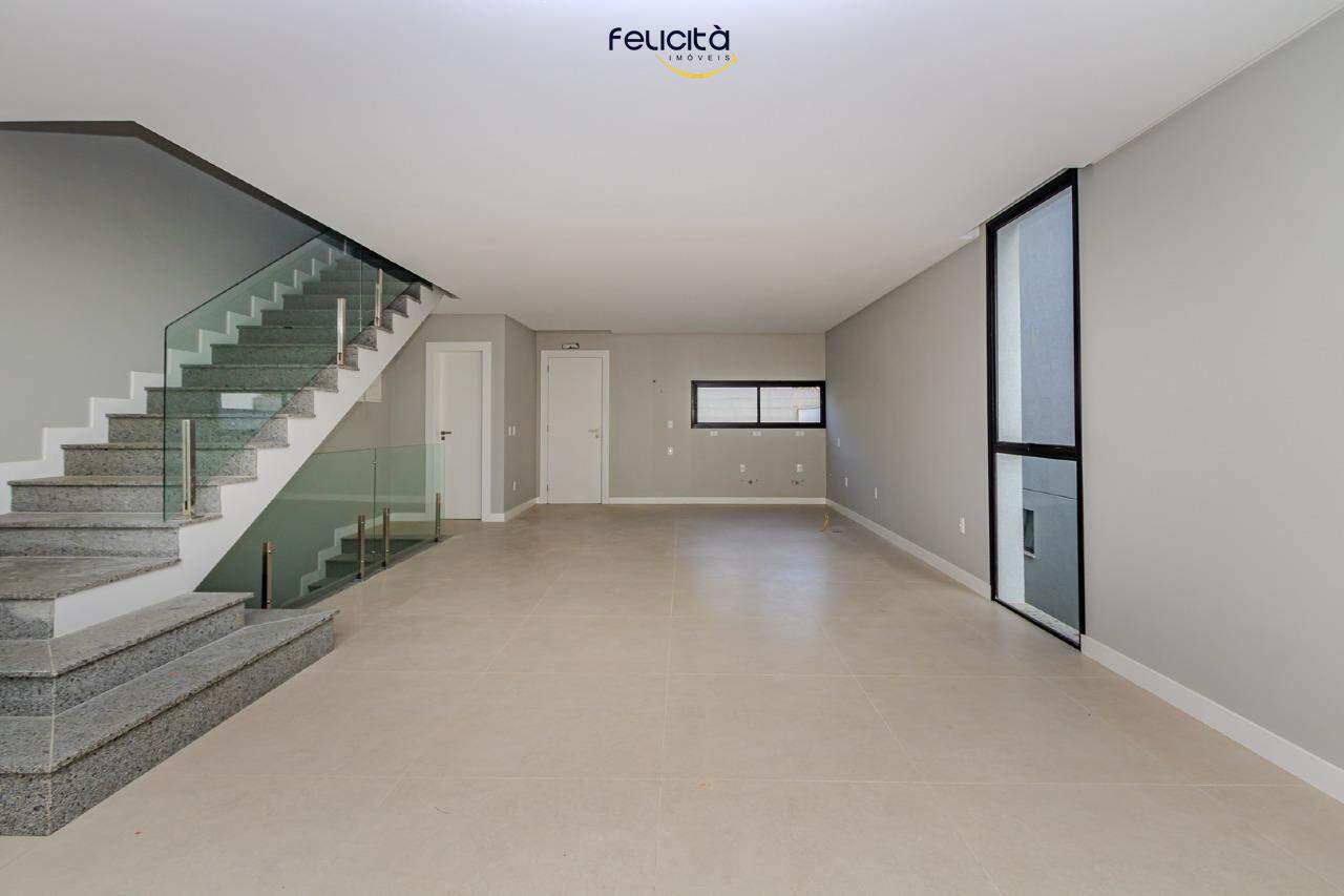 Casa de 4 quartos, 202m² no bairro Ariribá, em Balneário Camboriú | Eu Corretor