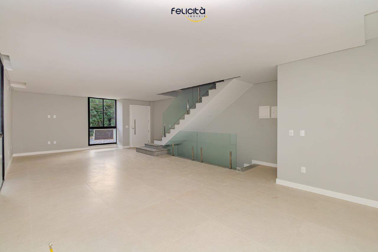 Casa de 4 quartos, 202m² no bairro Ariribá, em Balneário Camboriú | Eu Corretor
