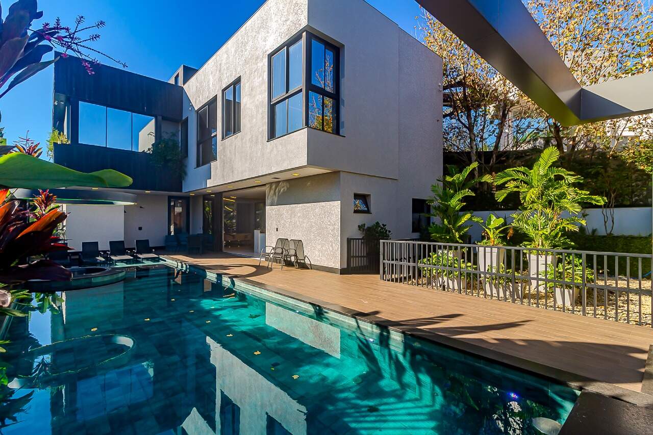 Casa de Condomínio de 4 quartos, 630m² no bairro Praia do Estaleiro, em Balneário Camboriú | Eu Corretor