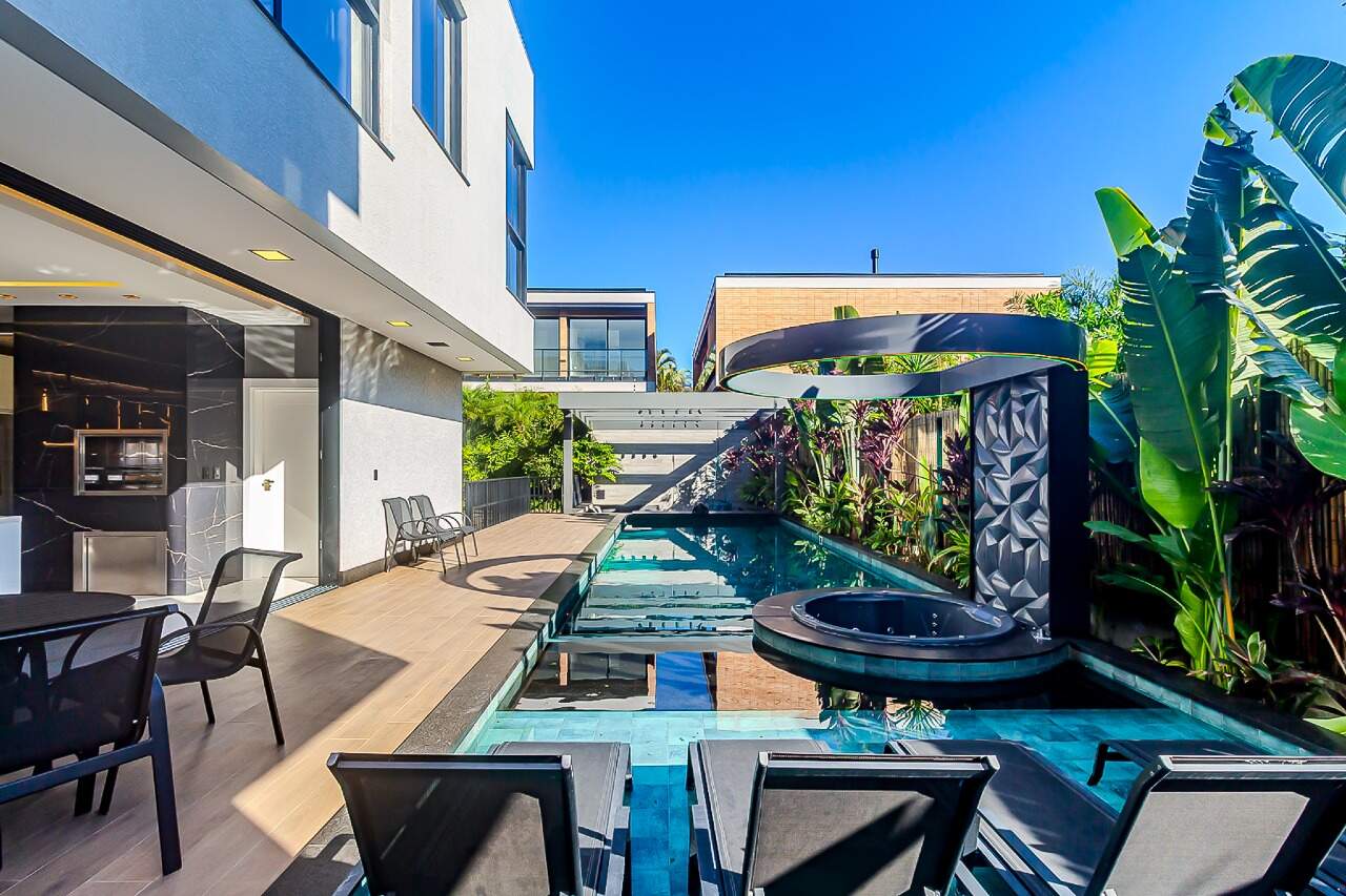 Casa de Condomínio de 4 quartos, 630m² no bairro Praia do Estaleiro, em Balneário Camboriú | Eu Corretor