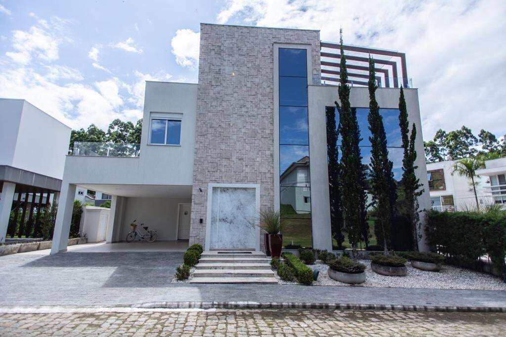 Casa de Condomínio de 5 quartos, 350m² no bairro Ariribá, em Balneário Camboriú | Eu Corretor
