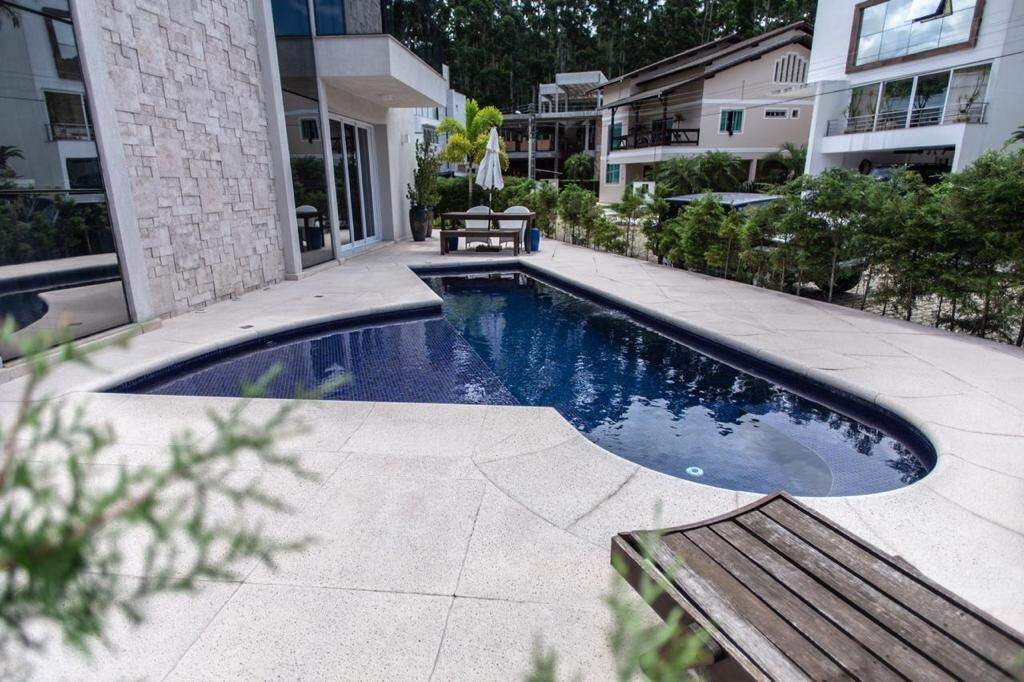 Casa de Condomínio de 5 quartos, 350m² no bairro Ariribá, em Balneário Camboriú | Eu Corretor