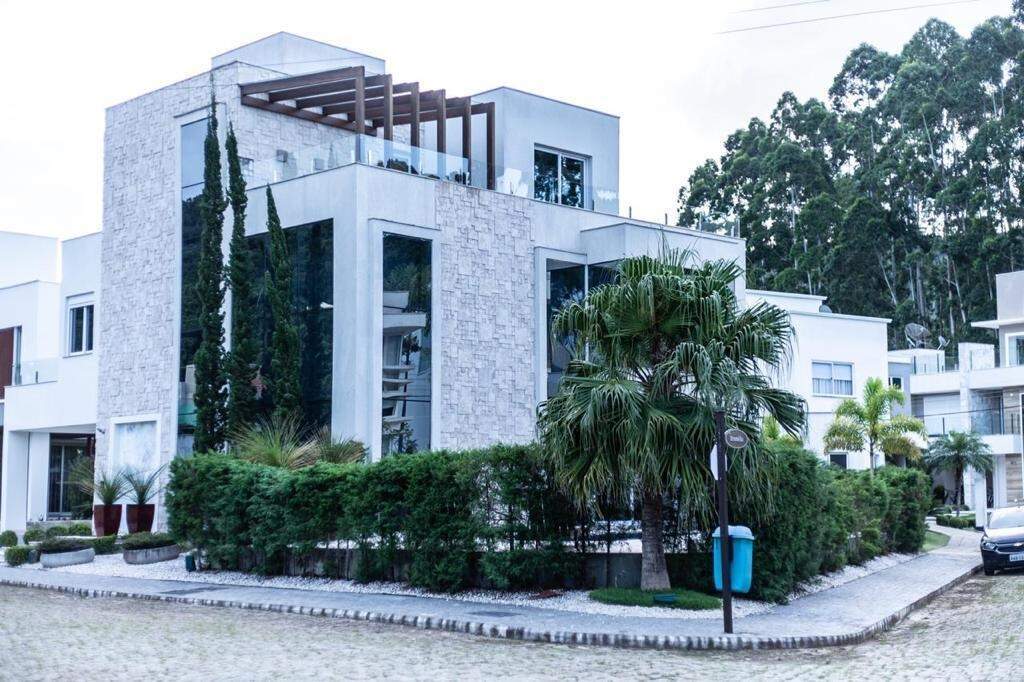 Casa de Condomínio de 5 quartos, 350m² no bairro Ariribá, em Balneário Camboriú | Eu Corretor