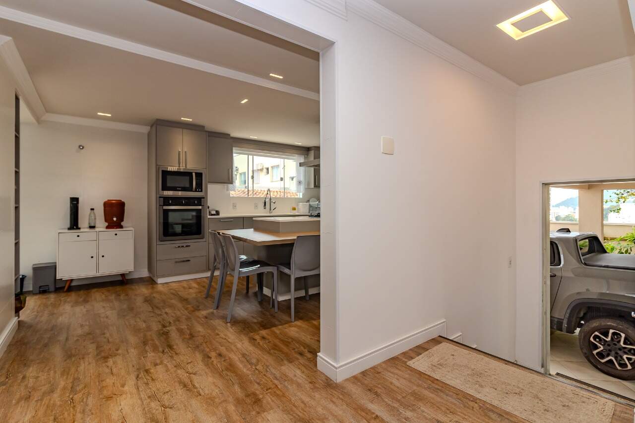 Casa de 4 quartos, 210m² no bairro Ariribá, em Balneário Camboriú | Eu Corretor
