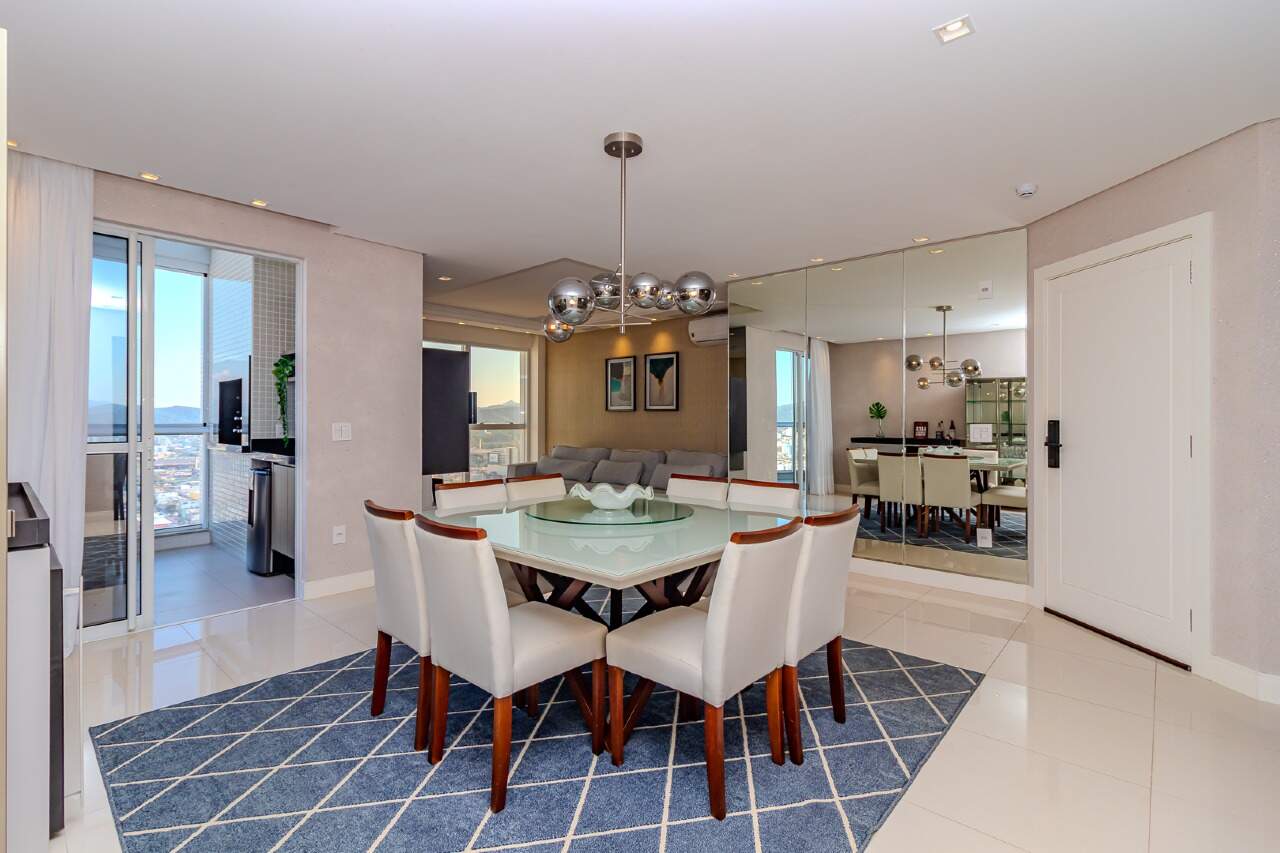Apartamento de 3 quartos, 140m² no bairro Centro, em Balneário Camboriú | Eu Corretor