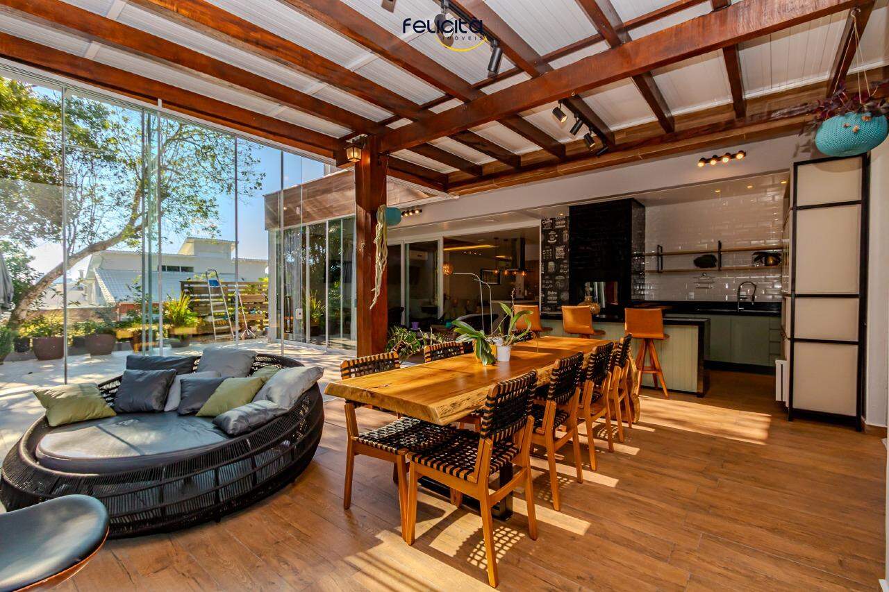 Casa de Condomínio de 4 quartos, 447m² no bairro Ariribá, em Balneário Camboriú | Eu Corretor