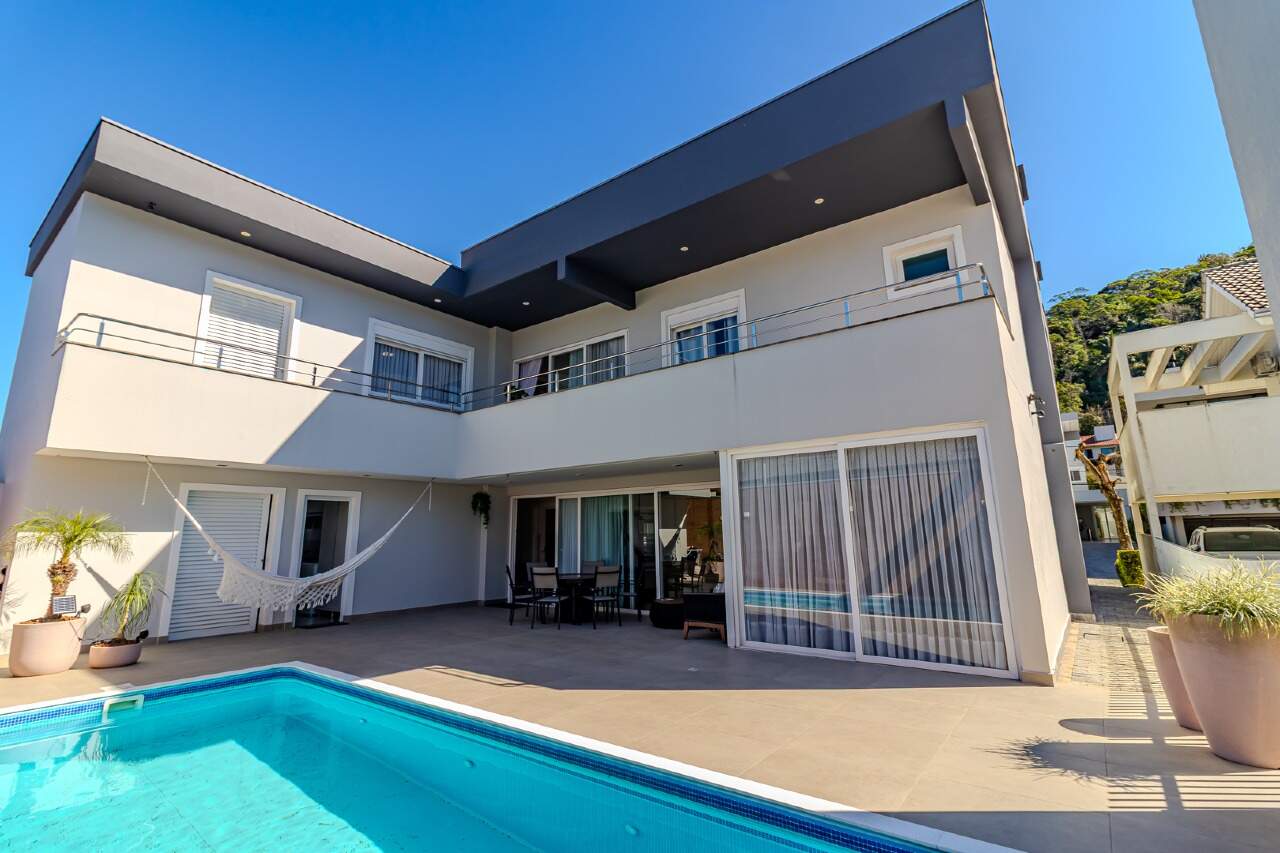 Casa de Condomínio de 3 quartos, 370m² no bairro Estados, em Balneário Camboriú | Eu Corretor