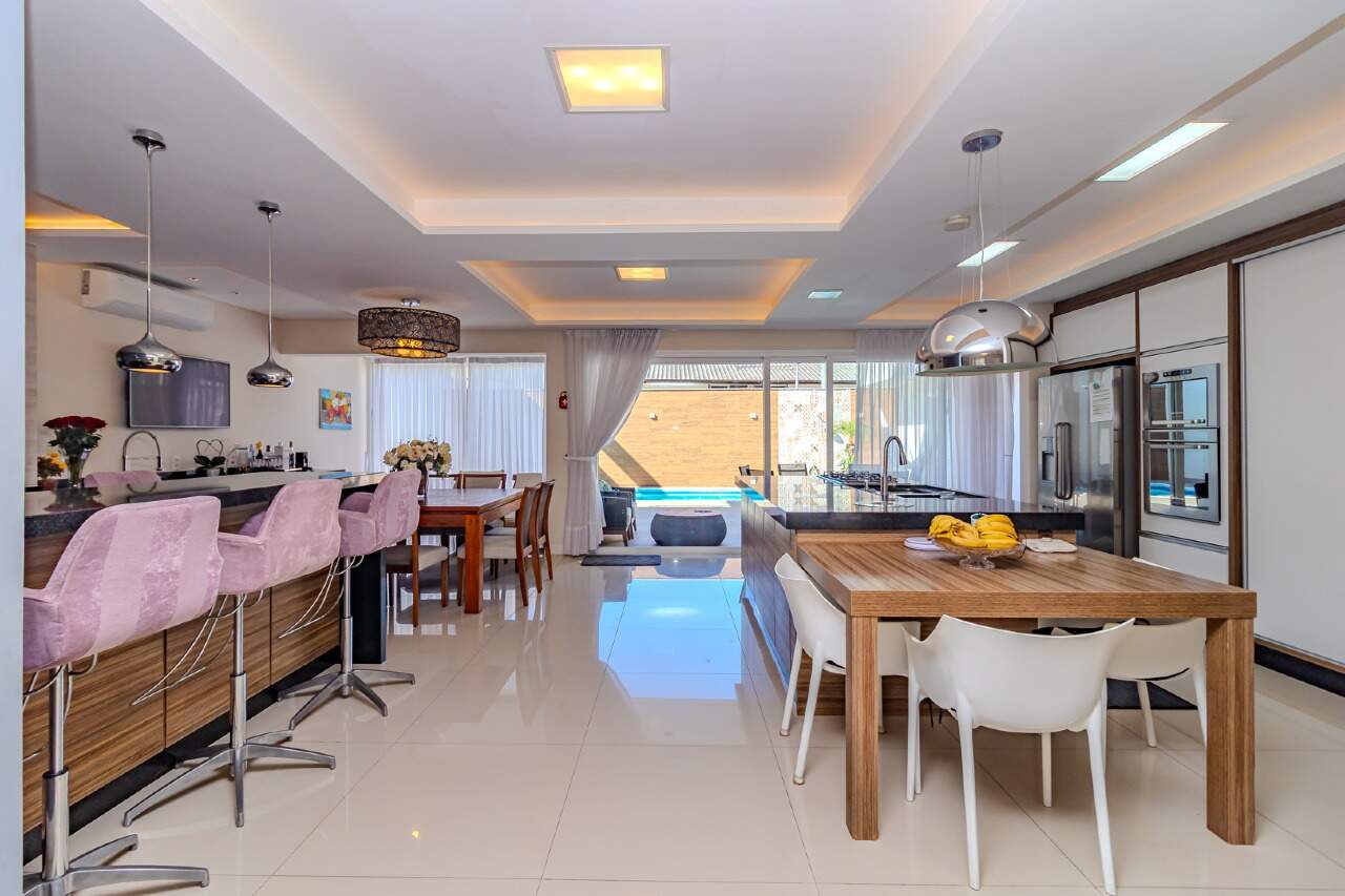 Casa de Condomínio de 3 quartos, 370m² no bairro Estados, em Balneário Camboriú | Eu Corretor
