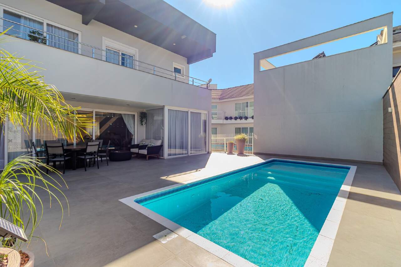 Casa de Condomínio de 3 quartos, 370m² no bairro Estados, em Balneário Camboriú | Eu Corretor