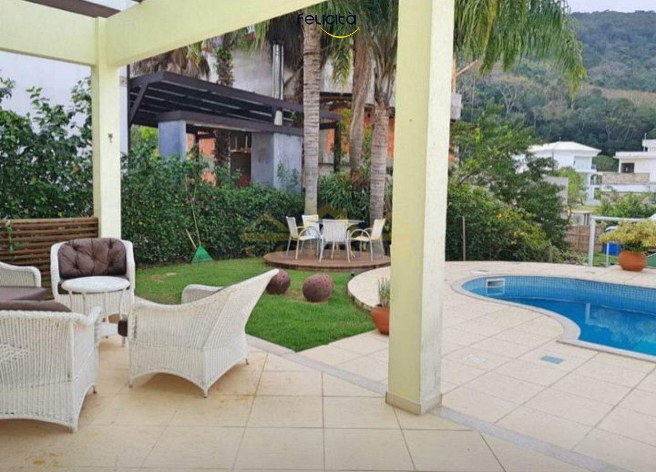 Casa de Condomínio de 4 quartos, 452m² no bairro Praia do Estaleiro, em Balneário Camboriú | Eu Corretor