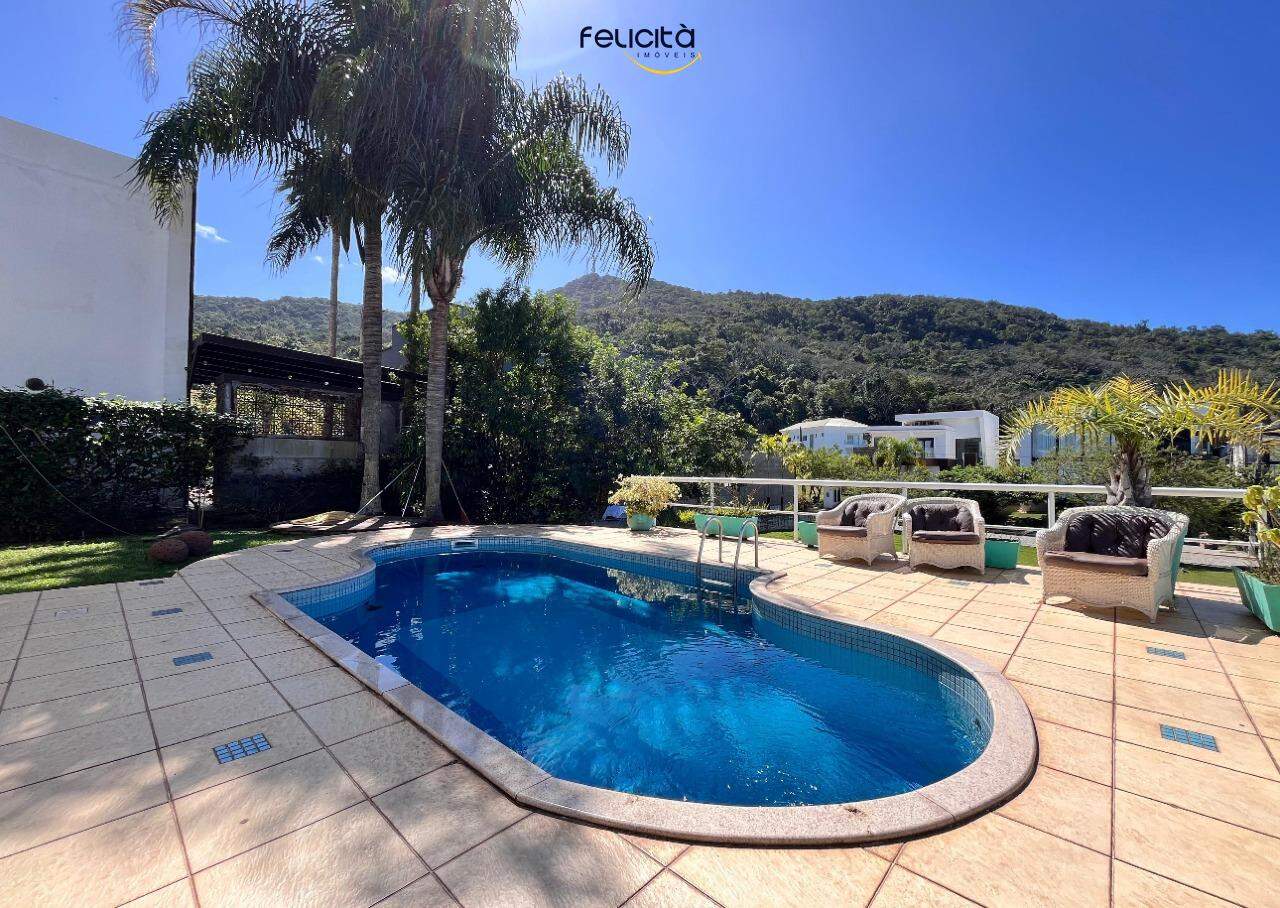 Casa de Condomínio de 4 quartos, 452m² no bairro Praia do Estaleiro, em Balneário Camboriú | Eu Corretor