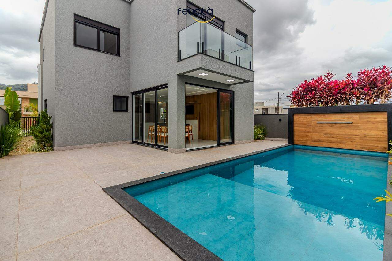 Casa de Condomínio de 4 quartos, 300m² no bairro Santa Regina, em Camboriú | Eu Corretor